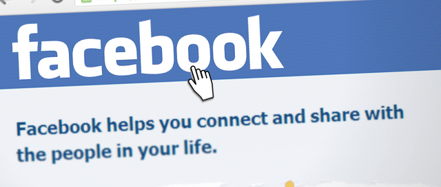 Browser window displaying the Facebook main screen with the mouse pointer hovering on the Facebook logo