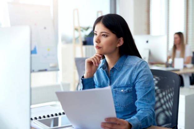 women thinking on the computer